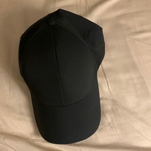 Aritzia black cap